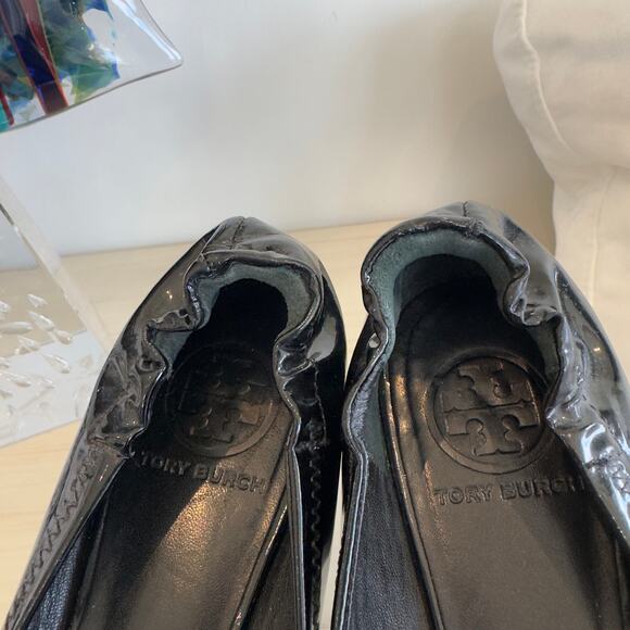 Tory Burch Reva Black Patent Leather Ballet Flats Logo Size 7 - Picture 4 of 6